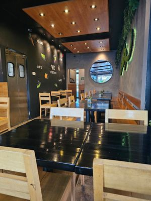  at VeStation Urban Organic Kitchen in Sherman Oaks