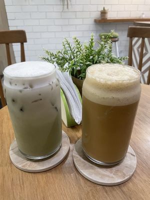 Matcha latte and manjar latte  at Bloom Cafe in Lima