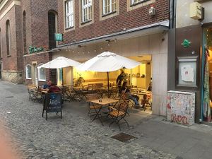  Nice tables out on pedestrian strey  at Áro - Salzstraße in Muenster