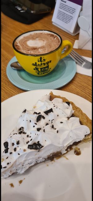tart and hot chocolate at Be Happy Café in Punta Arenas