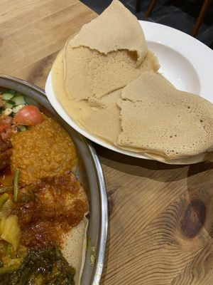 Injera, pannenkoek van teffmeel  at Vegan Africa in Gouda