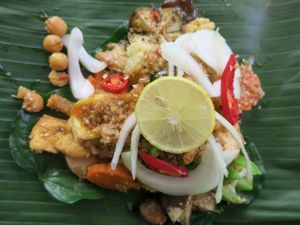 Mixed vegetables and rice in banana leaf - delicious at Minh Hien in Hoi An