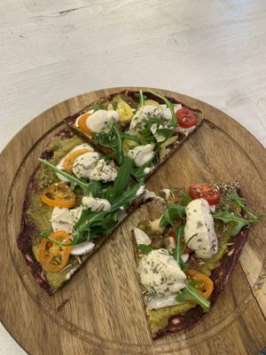 Raw vegan pizza with dehydrated crust 😍 #Veganuary at UMMY - უმმი in Tbilisi