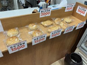 more breads  at B and D Bakery - 비앤디 베이커리 in Gunpo