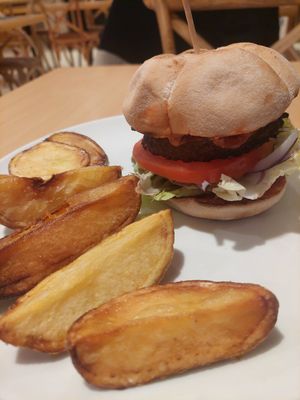 Hamburguesa vegana at Caliu in Berga