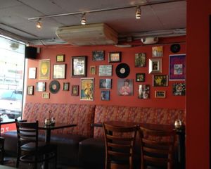 Seating and decor  at zpizza in San Francisco