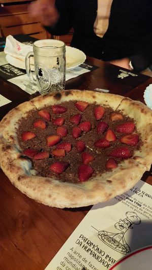 Chocolate com morango vegana individual at Armazém Colônia Forneria & Pizzaria Napoletana in Curitiba