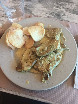 Seitán con curry de coco + patatas caseras al horno at Hostal de l'Aigua in Sant Llorenc De La Muga