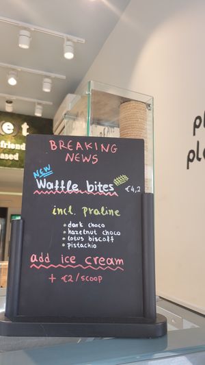 Extra at Plan(e)t Ice Cream in Athens