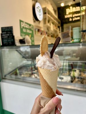 Strawberry Cheescake Ice (Zero Sugar)  at Plan(e)t Ice Cream in Athens