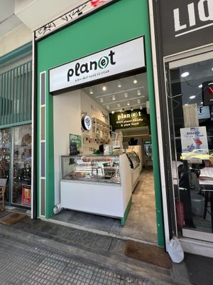 Storefrontt  at Plan(e)t Ice Cream in Athens