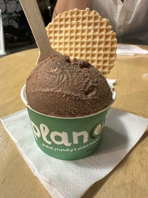 Saveur nutella et noix de coco (en dessous) at Plan(e)t Ice Cream in Athens