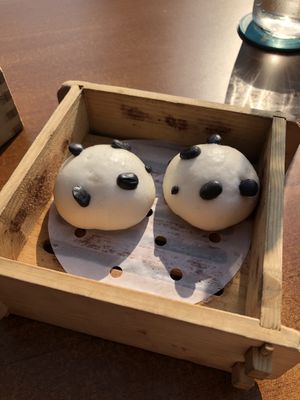 Boa buns  at Tàn Chá Restaurant  in Dubai