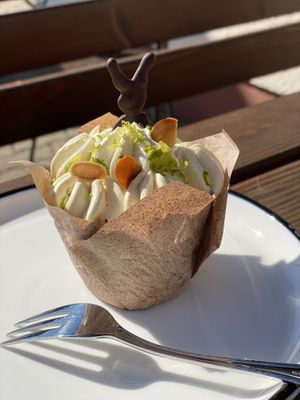 Ostern2020  at Knusperhäuschen der Bäckerei Utters in Dockweiler