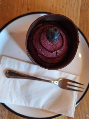 Veganer Blaubeertraum at Knusperhäuschen der Bäckerei Utters in Dockweiler