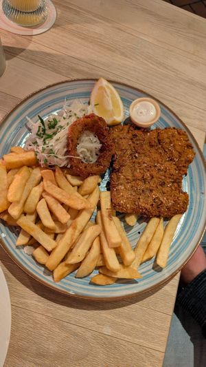 Vegan schnitzel with fries at Webster Brauhaus in Duisburg