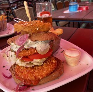 Doppelkross „Chick'n“Burger (auf Basis von Weizenprotein)   at Webster Brauhaus in Duisburg