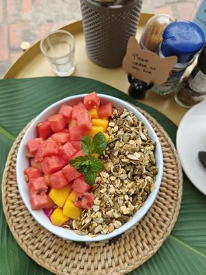 Fruity Smoothie bowl at The Happy Cat - Veggie Cafe-Restaurant in Luang Prabang