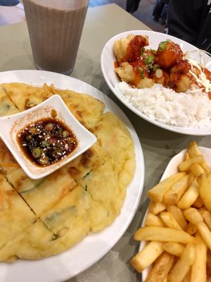 The crispy cauliflower bowl is our favourite and we get every time we eat here 😌 at Seoul Food in Halifax