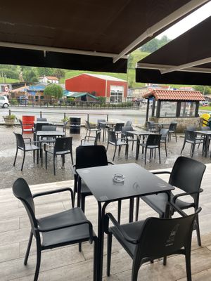 Terraza   at Hostería El Cruce in Cabezon De La Sal