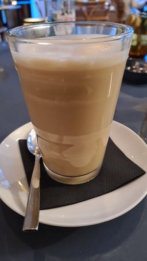 Latte au lait d'avoine at Café 52 in Paris