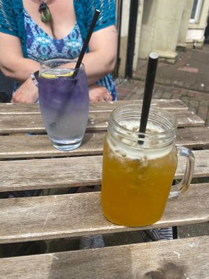 Butterfly pea lemonade and mango iced tea at Déjà Brew in Egremont
