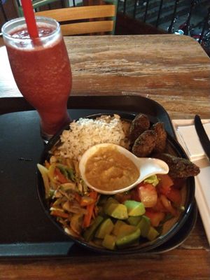 Vegan bowl and slushie of red fruits at La Ecoteka Siempre Fresco in Santander