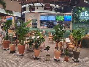 Cheerful decor at Crispyfresh 크리스피프레시 - AK Plaza in Seongnam