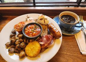 The amazing English breakfast served at Victoria House at Victoria House in London