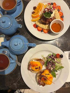 Your breakfast is ready at Victoria House at Victoria House in London