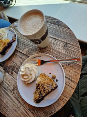 Blue berry cake at Espresso House in Esbjerg