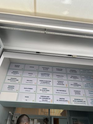 Board with all of the flavours and labelled vegan options    at Gelateria Fisotti in Otranto