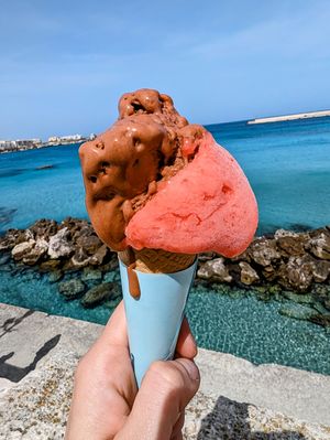 Strawberry and chocolate 😋 at Gelateria Fisotti in Otranto
