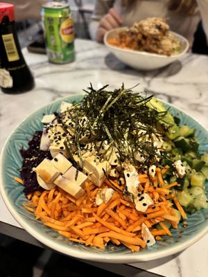 Prima vegan pokebowl  at Pokétaria in Haarlem