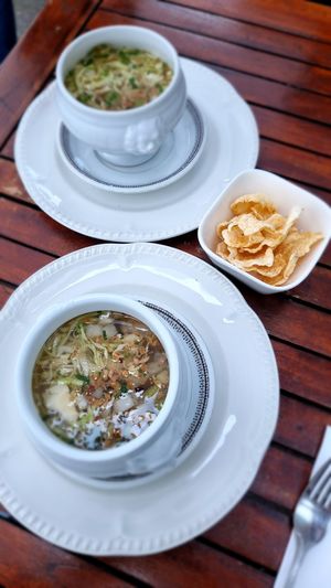 Vegetable soup with emping at Batavia in Arnhem