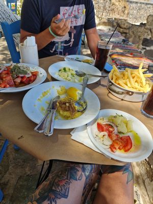 Forgot to get a photo before we started eating. Had some really nice bread too which didn't fit on the table 😅 at Oxos in Nisyros