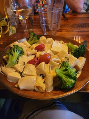 Vegan "Mac and Cheese" with tofu at Bandaloop in Arundel