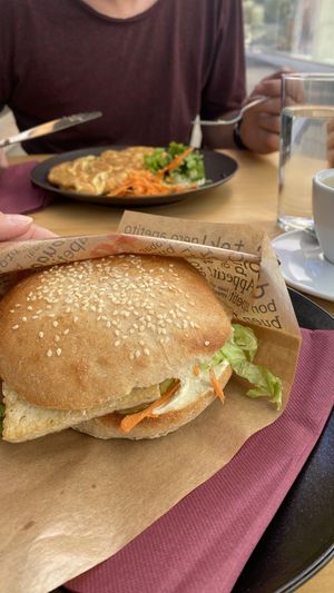 Tofu Sandwich (vegan) und Omelet mit Gemüse (vegetarisch)  at Do Ručak in Sibenik