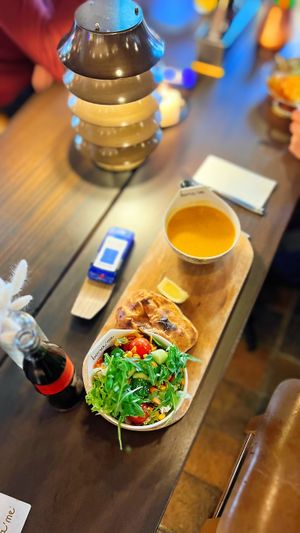 Linsensuppe und Salat  at Bona'me in Hamburg
