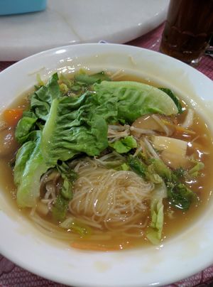 G11 Organic Mee Sua Kor - RM13.80
Personally, not as good as a non-vegetarian version (as I remembered). Definitely ask for some black vinegar to add in according to your taste. Pretty big portion with generous toppings of veg, tofu and mushrooms. Still, its ok and hits the spot when you crave it. at Green Garden Vegetarian and Healthy Food 槟城绿苑养生素食餐厅 in Penang