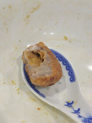 D24 Crispy Yam Ball - RM8.80
It's pretty good, some pumpkin floss inside if I'm not mistaken. Could use more seasoning. Get it if you love yams. at Green Garden Vegetarian and Healthy Food 槟城绿苑养生素食餐厅 in Penang