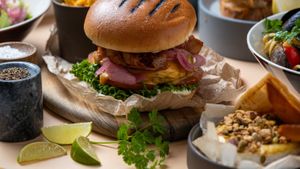 Beyond burger, vegan cheddar, pickled red onion, vegan aioli at Fröken Selfoss in Selfoss