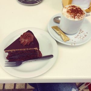 chocolate cake at Tres Semillas in Alicante