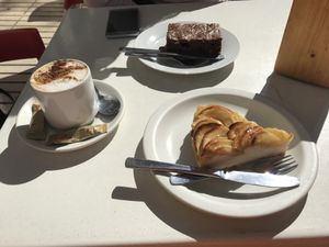 caffee and some sweets at Tres Semillas in Alicante