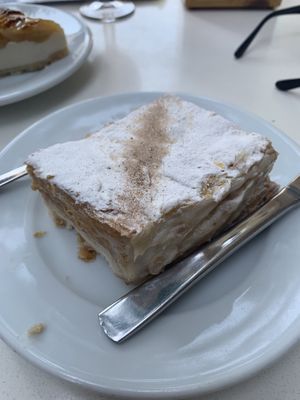 Cream cake at Tres Semillas in Alicante
