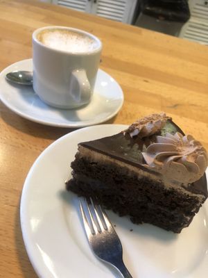 Delicious sacher pie at Tres Semillas in Alicante