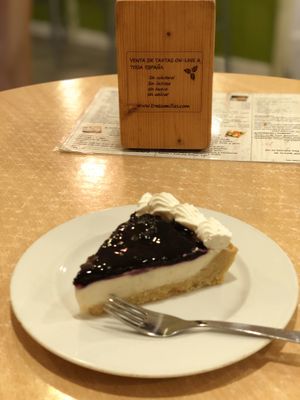 Blueberry cheesecake (vegan) at Tres Semillas in Alicante