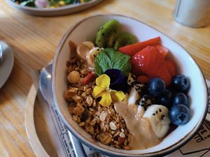 Vegan açai bowl at Brunchit in Alicante