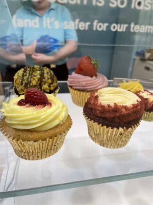 vegan options in gold cupcake cups  at Lola's Cupcakes in Watford