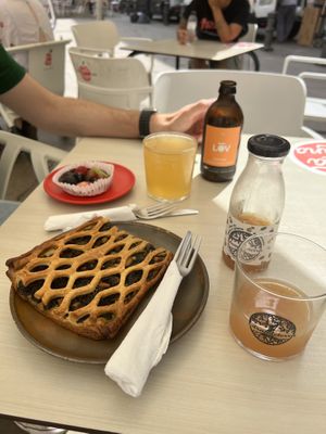 Mandarin Kombucha and apple & pear juice   at Santa Vegana in Barcelona